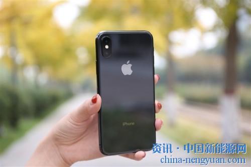                                                                                                                                                                     
	　　對于蘋果來說，他們一直都在用實際行動來凸顯對社會的責(zé)任。

	　　現(xiàn)在，蘋果中國宣布，將在中國推出一項價值3億美元的投資基金，旨在將蘋果供應(yīng)商與可再生能源聯(lián)系起來，從而降低對