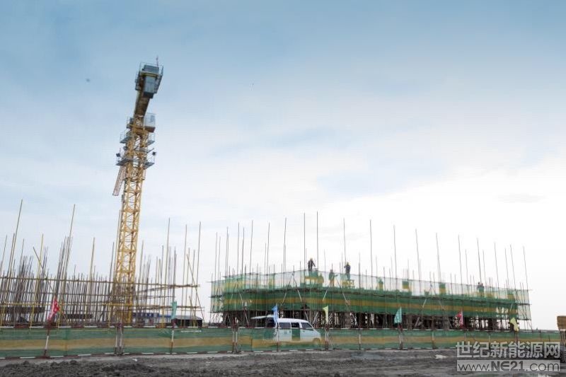  （通訊員 陳昊）截止2018年7月10日，白城領(lǐng)跑者基地工程進(jìn)展順利。

浙江正泰1號(hào)項(xiàng)目：

1、光伏場(chǎng)區(qū)基礎(chǔ)管樁施工完成1181根，累計(jì)完成4690根； 

2、管樁目前已訂購57208根（300A訂購48132根、400AB訂購9076根），計(jì)劃發(fā)貨時(shí)間為7月20日至9月20日；

3、管樁目前到貨10849根（300A到貨8052根、400AB到貨2797根）