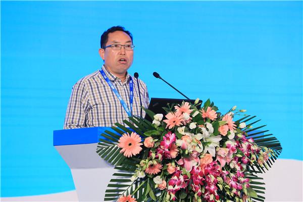 
	中國儲能網(wǎng)訊：當前，電動汽車已經(jīng)成為全球汽車產(chǎn)業(yè)發(fā)展的戰(zhàn)略方向，動力電池的進步成就了今天的電動汽車，也決定著未來電動汽車市場化的步伐。如何推動動力電池與其他環(huán)節(jié)的協(xié)調(diào)配合將直接影響動力電池，乃至新能源汽車的下一步發(fā)展前景