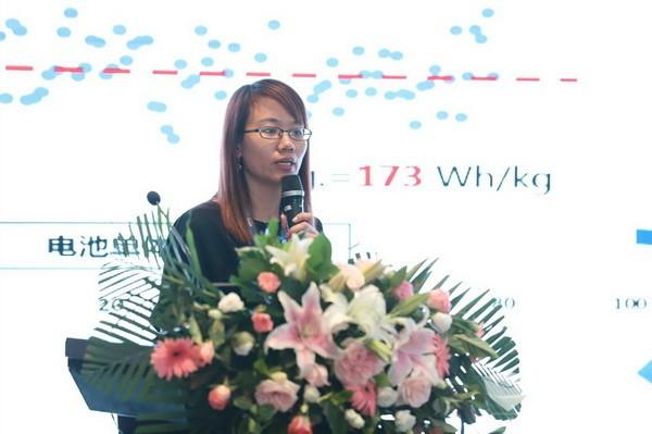 
	中國儲能網(wǎng)訊：當前，電動汽車已經(jīng)成為全球汽車產(chǎn)業(yè)發(fā)展的戰(zhàn)略方向，動力電池的進步成就了今天的電動汽車，也決定著未來電動汽車市場化的步伐。如何推動動力電池與其他環(huán)節(jié)的協(xié)調(diào)配合將直接影響動力電池，乃至新能源汽車的下一步發(fā)展前景