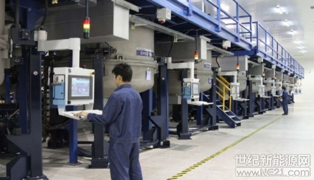 中國(guó)多晶硅和硅片生產(chǎn)商大全新能源公司已感受到近期中國(guó)政府太陽(yáng)能裝機(jī)量政策變化帶來(lái)的重大影響，2018年二季度，公司硅片出貨量大幅下跌了50％。



大全已將2018年二季度的硅片出貨量指導(dǎo)值修訂至約950萬(wàn)-1000萬(wàn)片，低于此前1500萬(wàn)-2000萬(wàn)片的指導(dǎo)值