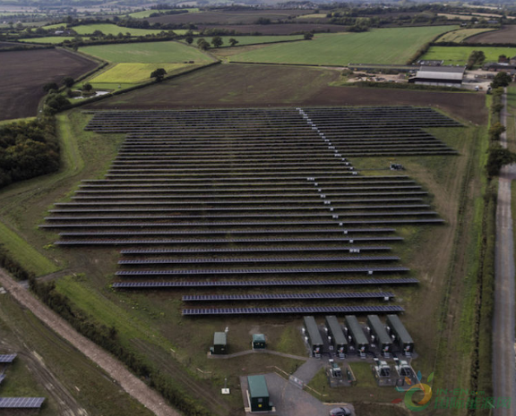 
	中國儲(chǔ)能網(wǎng)訊：國際太陽能光伏網(wǎng)訊：英國獨(dú)立能源公司Eelpower宣布將在2022年前投資5億英鎊在英國安裝1GW儲(chǔ)能系統(tǒng)，近日從Anesco購買了20MW Rock Farm儲(chǔ)能項(xiàng)目。Eelpower表示在過去10個(gè)月中已與Anesco合作開發(fā)了總計(jì)33MW的儲(chǔ)能項(xiàng)目