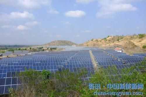                                                                                                                                                                     
	　　據(jù)美國“石英網(wǎng)”7月31日?qǐng)?bào)道，在經(jīng)歷了幾個(gè)月的快速增長之后，印度的光伏產(chǎn)業(yè)正面臨著關(guān)稅上調(diào)、政策和法律上的不確定性等一系列問題。

	　　據(jù)報(bào)道，7