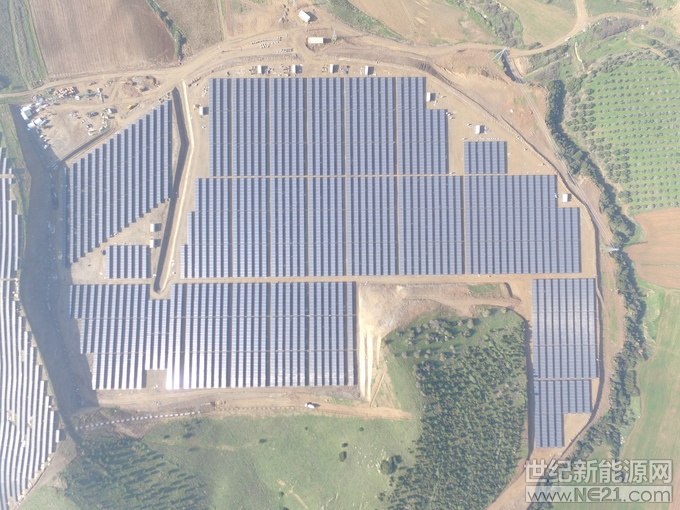 高效組件制造商松下宣布，已完成其在土耳其11.7MWHIT(本征異質(zhì)結(jié)電池)太陽(yáng)能組件光伏電站項(xiàng)目的施工。



公告稱，該項(xiàng)目總?cè)萘繛?1.7兆瓦，是目前使用HIT組件的最大的光伏項(xiàng)目