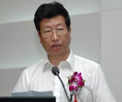                                         
	　　為認(rèn)真貫徹落實(shí)中央《關(guān)于打贏脫貧攻堅(jiān)戰(zhàn)三年行動(dòng)的指導(dǎo)意見》精神，把村級(jí)光伏扶貧電站建設(shè)工作落實(shí)落細(xì)，向縱深推進(jìn)。7月31日，國務(wù)院扶貧辦、國家能源局在安徽金寨召開全國村級(jí)光伏扶貧電站建設(shè)管理工作會(huì)