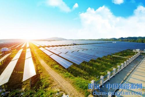                                                                                                                                                                     
	　　2018年的光伏產(chǎn)業(yè)就像這個(gè)春天，不管您是喜歡還是不喜歡，它都變天了。這是中國(guó)光伏產(chǎn)業(yè)經(jīng)歷了2011年到2013年的斷崖式下跌，又經(jīng)歷了2014年到2017年的驚天逆轉(zhuǎn)之后，