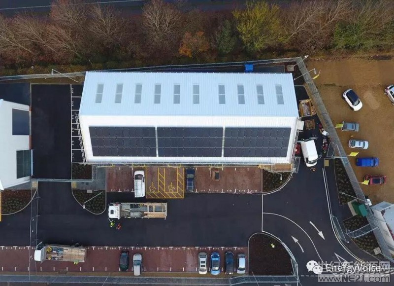 英國一項(xiàng)計劃中的商業(yè)和工業(yè)(C&I)儲能項(xiàng)目可能會增加現(xiàn)場的太陽能消耗，以至于在一年中的某些日子，電網(wǎng)將無法提供電力。

位于英格蘭西部斯溫頓的一家著名家居用品零售商B&Q的配送中心，將更好地利用該網(wǎng)站屋頂太陽能電池板產(chǎn)生的電能，這些電力將由B&Q的老板Kingfisher提供