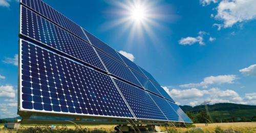 天津市范圍最大的用戶側(cè)并網(wǎng)分布式光伏發(fā)電項(xiàng)目——中電建大橋分布式光伏發(fā)電項(xiàng)目并網(wǎng)發(fā)電近一個(gè)月，首月共發(fā)電量約13萬千瓦時(shí)，該項(xiàng)目目前運(yùn)行平穩(wěn)，發(fā)電量逐步上升。財(cái)經(jīng)日歷資訊快遞貴金屬模擬交易貴金屬專家直播室金投網(wǎng)貴金屬行情軟件據(jù)了解，此次并網(wǎng)的分布式光伏發(fā)電項(xiàng)目由國(guó)網(wǎng)天津城西公司受理，用戶側(cè)裝機(jī)容量為17.7612兆瓦，在目前接入天津電網(wǎng)的該類項(xiàng)目中排名第一