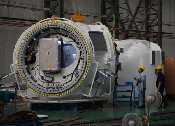 　　 8月2日，記者參加了天津濱海新區(qū)舉辦的全國慶祝改革開放40周年大型報道活動啟動儀式及參觀重點科技企業(yè)活動。
　　在天津濱海新區(qū)組織來自全國的國家級新區(qū)代表等全國極具影響力的政務(wù)新媒體代表、微博自媒體近200人參觀過程中，實地參觀了天津深之藍海洋設(shè)備科技有限公司、天津明陽風(fēng)電設(shè)備有限公司、浙江大學(xué)濱海產(chǎn)業(yè)技術(shù)研究院等地和相關(guān)科技研發(fā)制造企業(yè)及部門