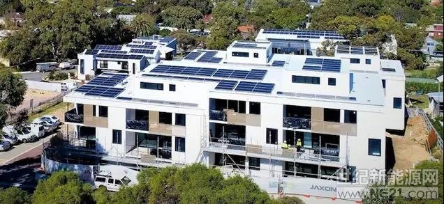  澳大利亞可再生能源機(jī)構(gòu)(ARENA)支持的一個(gè)項(xiàng)目能夠?qū)崿F(xiàn)P2P交易，讓廉價(jià)的太陽能電力在西澳大利亞的公寓內(nèi)實(shí)現(xiàn)鄰居間的交易。



位于西澳大利亞的Fremantle附近的住宅開發(fā)項(xiàng)目，White Gum Valley在其住宅區(qū)安裝了屋頂光伏