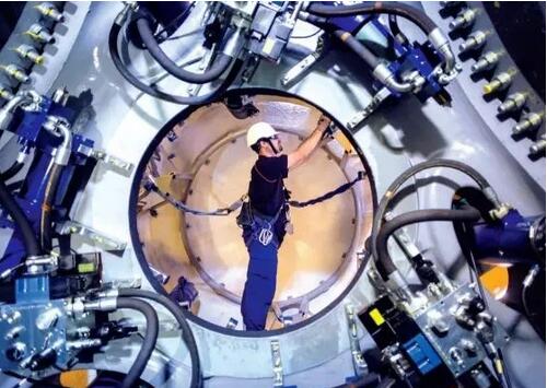                                         
	　　影響因素分析

	　　一、有利因素

	　　(一)風電市場迅速擴容帶來運維服務需求

	　　過去十年可稱之為全球風電市場的“黃金十年”，是全球風電市場發(fā)展的重要階段。在此階段，全球風電市場得到迅速擴容