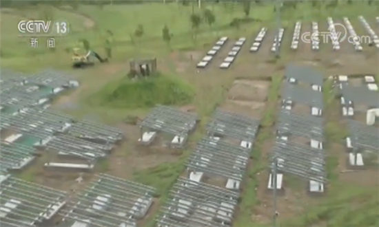                                         
	　　民進(jìn)黨當(dāng)局為了實(shí)現(xiàn)2025年實(shí)現(xiàn)“非核家園”的目標(biāo)，在全臺(tái)推動(dòng)用綠色能源取代核能發(fā)電。而近日有臺(tái)媒報(bào)道，臺(tái)北市兩個(gè)生態(tài)公園的大片綠地，竟然被插滿了太陽(yáng)能板，用來(lái)發(fā)電，引發(fā)民怨