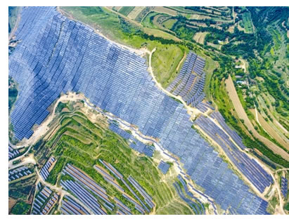                                         
	

	　　芮城縣，隸屬于山西省運城市，地處晉、秦、豫三省交界處，全縣總面積1178.76平方公里，轄7鎮(zhèn)3鄉(xiāng)，人口41萬。這里地勢北高南低，一面陽坡，呈階梯狀分布，暖溫帶大陸性半濕潤氣候，是光伏發(fā)電的實驗基地的理想地域