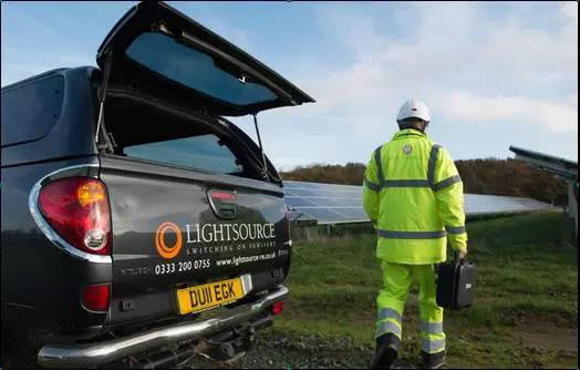                                         
	　　近日，Lightsource BP公司首個(gè)印度公共光伏發(fā)電項(xiàng)目建成。該項(xiàng)目位于印度中部馬哈拉施特拉邦(Maharashtra)，占地240英畝，總裝機(jī)容量約60MW，采用了隆基樂葉供應(yīng)的高效單晶組件共計(jì)20萬塊