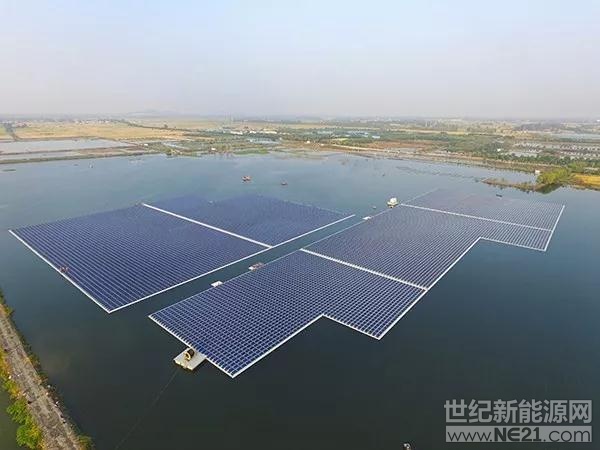 43歲的李傳昌是土生土長的淮南農(nóng)戶。

16歲那年（1991年），他的身份變了——家里一直耕種的農(nóng)田，隨著煤礦礦區(qū)沉陷變成了湖面；地種不成了，農(nóng)民頓時(shí)變身漁民