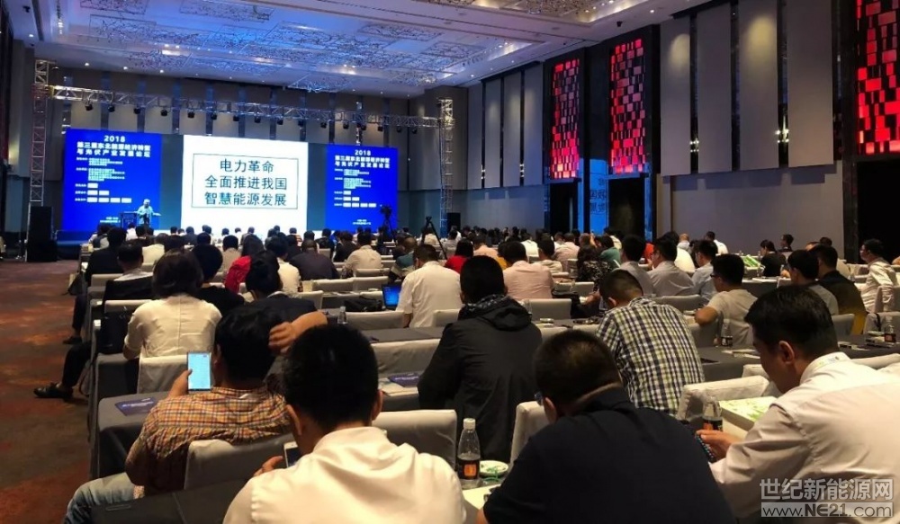 

 8月19-21日，“第三屆東北能源經(jīng)濟轉(zhuǎn)型與光伏產(chǎn)業(yè)論壇”在長春凱悅酒店盛大召開。本屆大會由吉林省風(fēng)能太陽能學(xué)會、吉林省電力勘測設(shè)計院、吉林省電力規(guī)劃中心、白城市光伏領(lǐng)跑者基地領(lǐng)導(dǎo)小組、世紀(jì)新能源網(wǎng)等單位共同主辦