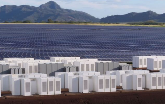 
	中國(guó)儲(chǔ)能網(wǎng)訊：日前，南澳大利亞州重申了對(duì)特斯拉大型電池儲(chǔ)能項(xiàng)目的支持立場(chǎng)，為一個(gè)25兆瓦/52兆瓦時(shí)的電池儲(chǔ)能系統(tǒng)提供了500萬(wàn)澳元（370萬(wàn)美元）投資。


	 


	這筆資金與澳大利亞可再生能源機(jī)構(gòu)提供數(shù)額相同的資金相匹配，將用于為Infigen Energy公司開(kāi)發(fā)基于Tesla Powerpack的儲(chǔ)能系統(tǒng)