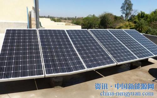                                                                                                                                                                     
	　　印度盧比跌出新低。對于上周土耳其經(jīng)濟危機的擔(dān)憂持續(xù)存在，印度盧比兌美元匯率觸及70.32的歷史低位，這是歷史上首次突破70大關(guān)