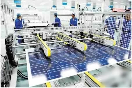                                         
	　　“531新政”已兩月有余，驟然變冷的光伏市場下，中國的光伏企業(yè)何去何從？

	
	（資料圖片 來源互聯(lián)網(wǎng)）

	　　光伏產(chǎn)業(yè)急剎車

	　　7月25、26日的“光伏行業(yè)2018上半年發(fā)展回顧與形勢展望”研討會座無虛席，中國光伏企業(yè)如何迎接入冬，無疑是現(xiàn)場最熱的話題。

	　　兩個月前，“531新政”從天而降