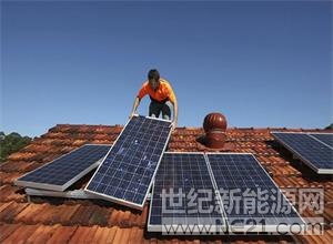 據(jù)報(bào)道，越南正在鼓勵(lì)越南居民在房屋屋頂上安裝太陽(yáng)能系統(tǒng)，因?yàn)樘?yáng)能發(fā)電比化石燃料便宜且環(huán)保。



專家表示，越南房屋屋頂上的太陽(yáng)能發(fā)電系統(tǒng)可以幫助家庭減少每月電費(fèi)50%的賬單，從而有助于保護(hù)環(huán)境