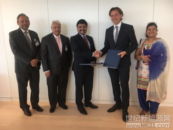 德國(guó)復(fù)興信貸銀行KfW上周與印度國(guó)有農(nóng)村電氣化公司簽署了一項(xiàng)2億歐元的貸款協(xié)議，以支持印度各地農(nóng)村地區(qū)可再生能源的發(fā)展。



總部位于法蘭克福的KfW上周宣布已與農(nóng)村電氣化公司（REC）簽署貸款協(xié)議，該公司將以低息貸款的形式將資金轉(zhuǎn)移給投資者，用于開發(fā)印度農(nóng)村的風(fēng)能和太陽(yáng)能等可再生能源發(fā)電