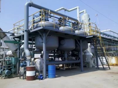 　　8月15日，河北工程公司承建的沽源風(fēng)電制氫站項(xiàng)目首臺(tái)制氫系統(tǒng)設(shè)備安裝就位。

　　在首臺(tái)制氫設(shè)備安裝前期，由于站內(nèi)道路、室外電纜溝等多項(xiàng)施工交叉作業(yè)，對(duì)設(shè)備的運(yùn)輸造成很大困難