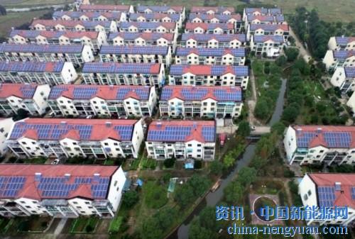                                                                                                                                                                     
	　　戶用光伏市場(chǎng)的推銷看似豐富，總結(jié)起來(lái)卻無(wú)非兩類：一是使用價(jià)值思維，像家用電器一樣賣；二是投資價(jià)值思維，像銀行理財(cái)產(chǎn)品一樣賣。2016年之前，絕大多數(shù)廠家都是當(dāng)作家電產(chǎn)品一樣賣