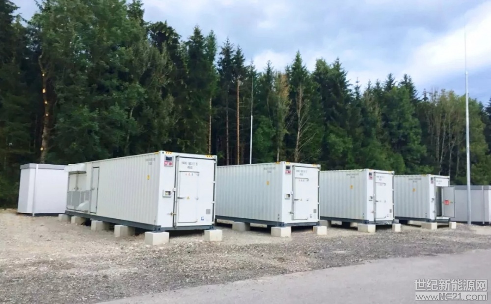 近日，從德國傳來喜訊，由陽光電源參與建設(shè)的16MW/8.5MWh大型儲(chǔ)能調(diào)頻項(xiàng)目正式投運(yùn)。據(jù)了解，這是繼北美10MW/12MWh、中國10MW/5.5MWh等多個(gè)大型儲(chǔ)能項(xiàng)目之后，2018年陽光電源在全球儲(chǔ)能市場的又一“力作”