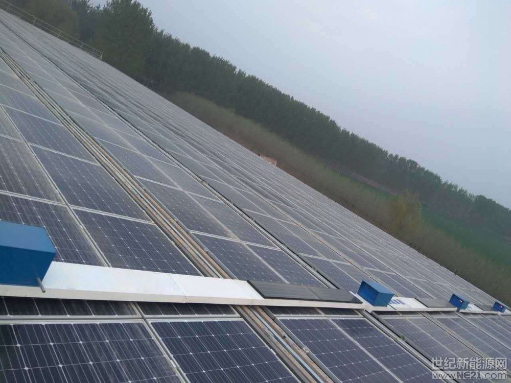  要想發(fā)電量提升，光伏電站應該有正確的清洗方式以及清洗周期。

首先、要注意光伏電站的除塵時間