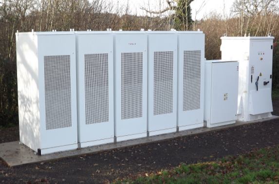 
	中國(guó)儲(chǔ)能網(wǎng)訊：英國(guó)電池儲(chǔ)能開(kāi)發(fā)商Camborne Energy Storage（CES）公司因未能為未來(lái)的電池項(xiàng)目找到買(mǎi)家而陷入管理困境。


	


	該公司是英國(guó)首批電池儲(chǔ)能項(xiàng)目開(kāi)發(fā)商之一，為了應(yīng)對(duì)困境，今年夏天任命了對(duì)財(cái)務(wù)困難有著豐富經(jīng)驗(yàn)的管理人員