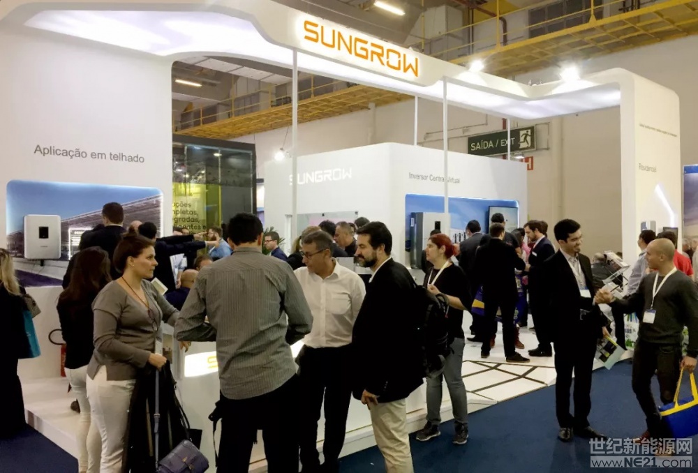  8月28日，南美國際太陽能展Intersolar South America在巴西圣保羅隆重開展，陽光電源攜1500V明星產(chǎn)品、頂尖戶用和商業(yè)屋頂解決方案精彩亮相，三天吸引上萬參觀者駐足，在南美掀起一股“陽光風(fēng)暴”。



眾所周知，南美光伏發(fā)展迅速，潛力巨大，客戶迫切渴望先進的技術(shù)與產(chǎn)品，降低度電成本，以進一步激發(fā)市場活力