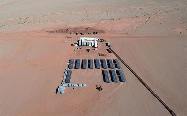                                         
	

	

	
	這是阿根廷胡胡伊省高查瑞光伏發(fā)電站項目現(xiàn)場（7月11日攝）。

	　　由中國企業(yè)承建的高查瑞300兆瓦光伏電站項目在今年4月正式開工，總工期約11個月