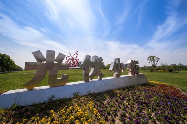                                         
	　　2015年12月底，習近平總書記對浙江省“特色小鎮(zhèn)”建設作出重要批示：“抓特色小鎮(zhèn)、小城鎮(zhèn)建設大有可為，對經濟轉型升級、新型城鎮(zhèn)化建設，都大有重要意義。浙江著眼供給側培育小鎮(zhèn)經濟的思路，對做好新常態(tài)下的經濟工作也有啟發(fā)