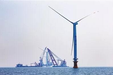 　　黨的十八大明確提出大力推進生態(tài)文明建設，將生態(tài)文明建設納入中國特色社會主義“五位一體”總體布局。遼寧省委、省政府貫徹落實生態(tài)文明思想，深入實施“藍天、碧水、凈土、青山和農村環(huán)保”工程，一幅“美麗遼寧”新畫卷徐徐展開