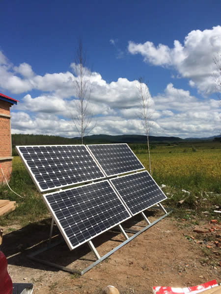                                         
	　　哥斯達(dá)黎加《共和國(guó)報(bào)》8月31日?qǐng)?bào)道，由于哥斯達(dá)黎加法律規(guī)定太陽(yáng)能發(fā)電的最大裝機(jī)量不能超過(guò)需求的15%，極大限制了本國(guó)太陽(yáng)能能源利用發(fā)展，Poás、Tuetal、Belén、Alajuela等地都已達(dá)到或接近太陽(yáng)能發(fā)電上限。

	　　目前，哥0.34%的用電來(lái)自太陽(yáng)能，美國(guó)占比為1.4%，洪都拉斯10%，危地馬拉1.8%