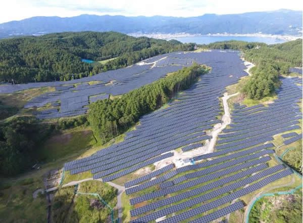                                         
	　　據(jù)臺灣分析機(jī)構(gòu)Energytrend報(bào)道稱，日本環(huán)境部正在考慮將大型光伏電站納入國家環(huán)境影響評估法案，該政策將于明年秋季生效。

	

	　　根據(jù)日本的“電力商業(yè)法”，Energytrend表示，到目前為止，投資者不得不向經(jīng)濟(jì)產(chǎn)業(yè)省提交太陽能項(xiàng)目計(jì)劃進(jìn)行審查