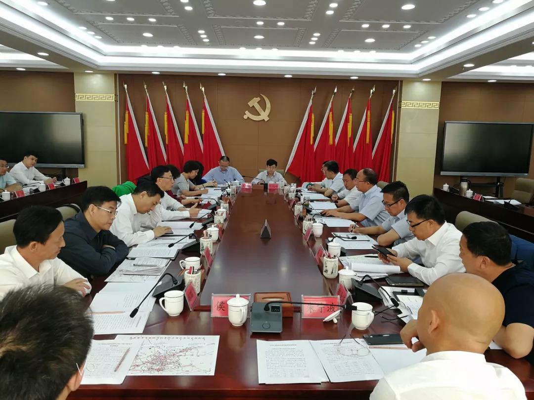 
	中國儲能網(wǎng)訊：9月4日上午，三峽集團(tuán)黨組成員、副總經(jīng)理王良友一行拜訪內(nèi)蒙古烏蘭察布市市委書記杜學(xué)軍。雙方就進(jìn)一步深化新能源領(lǐng)域項(xiàng)目開發(fā)合作深入交換了意見