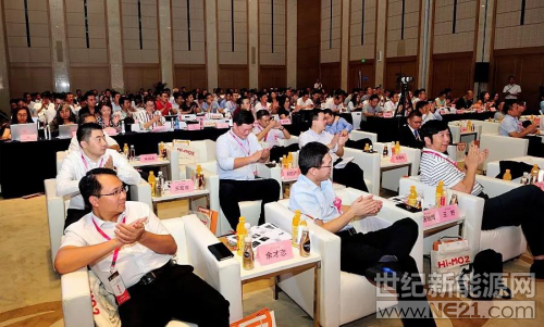 2018中國戶用光伏品牌—古瑞瓦特

金秋9月4-5日，由中國檢驗(yàn)檢疫學(xué)會(huì)光伏專委會(huì)、光伏綠色生態(tài)合作組織、中國戶用光伏品牌推廣聯(lián)盟共同主辦的第十三屆（2018）亞洲太陽能光伏創(chuàng)新合作論壇在上海盛大舉行。古瑞瓦特憑借創(chuàng)新技術(shù)、卓越品質(zhì)及品牌實(shí)力，贏得用戶及行業(yè)認(rèn)可，榮獲“2018中國戶用光伏品牌”大獎(jiǎng)