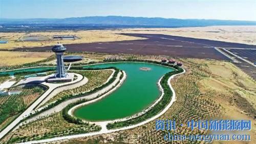                                                                                                                                                                     
	寧夏中衛(wèi)市沙漠光伏產(chǎn)業(yè)園（9月7日無人機(jī)拍攝）。新華社記者王鵬 攝

	　　地處寧夏中衛(wèi)市騰格里沙漠邊緣的中衛(wèi)市沙漠光伏產(chǎn)業(yè)園，依托沙漠日照充足、地域廣闊的優(yōu)勢，引進(jìn)太陽能光伏組