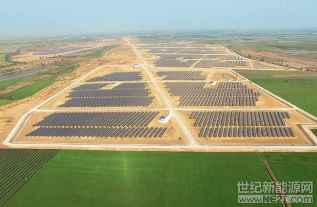 泰國證券交易所提交的一份文件顯示，泰國公司B.Grimm Power已與越南公用事業(yè)公司EVN簽署了EVN 420MW太陽能項目購電協(xié)議。



項目位于越南西南部的西寧省，項目獲得的上網(wǎng)電價為每千瓦時9.35美分，為期20年