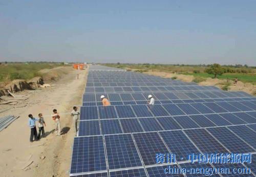                                                                                                                                                                     
	　　在對(duì)進(jìn)口太陽能電池征收保障稅后的首次大型國家級(jí)太陽能招標(biāo)中，印度太陽能電價(jià)上漲超過6%。

	　　印度最大的發(fā)電公司印度國家電力公司NTPC進(jìn)行了規(guī)模達(dá)到2吉瓦的太陽能發(fā)電項(xiàng)