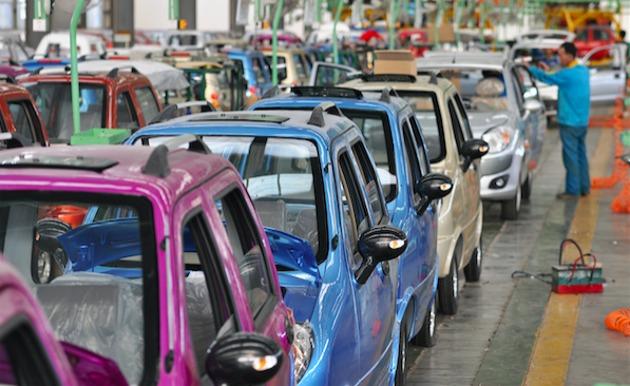 
	中國(guó)儲(chǔ)能網(wǎng)訊：在新能源汽車(chē)紛紛加速上路的背后，“虛火過(guò)旺”現(xiàn)象值得警惕。按照財(cái)政部經(jīng)濟(jì)建設(shè)司副司長(zhǎng)宋秋玲的說(shuō)法，新能源汽車(chē)結(jié)構(gòu)性產(chǎn)能過(guò)剩風(fēng)險(xiǎn)加劇，低端產(chǎn)能過(guò)剩而高端產(chǎn)能卻不足