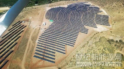 
 
Solek 公司2017年2月在智利建造的3兆瓦CuzCuz太陽能電站。

捷克的Solek Group與智利的CarbonFree Chile SpA公司簽署了一項框架協議，在智利開發(fā)、建設功率范圍在3-8兆瓦，總計容量為118兆瓦的光伏項目