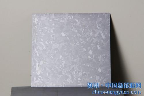                                                                                                                                                                     
	　　徐廣福最終還是放棄了硅片制造。

	　　9月7日，這位中國第一批殺入多晶硅領域的富豪創(chuàng)辦的大全新能源宣布，為了應對多晶硅硅片日益嚴峻的市場條件，本月底將退出太陽能硅片制造業(yè)務