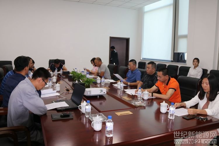 （通訊員 陳昊 報道） 8月31日，白城基地辦組織基地大安升壓站總包單位省電力設(shè)計院、電氣分包單位城原電力公司、省送變電公司，在基地一樓會議室，對大安升壓站電氣安裝相關(guān)工作進行對接。市基地辦主任張曉波、副主任田秀華，基地現(xiàn)場指揮部副總指揮王強出席了此次會議