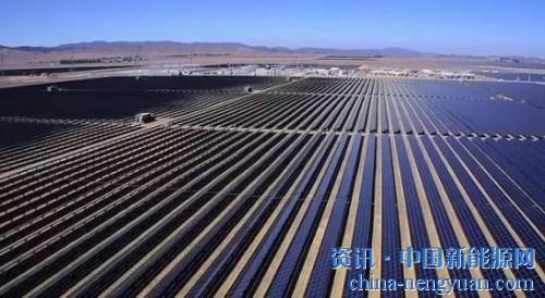                                                                                                                                                                     
	　　作為國家戰(zhàn)略性新興產(chǎn)業(yè)和國內(nèi)少數(shù)具有全球市場影響力的產(chǎn)業(yè)，光伏產(chǎn)業(yè)從誕生之日起就伴隨著產(chǎn)業(yè)政策刺激和金融扶持支撐，在規(guī)?？焖贁U張的同時，對政策的深度依賴也日益成為行業(yè)健康發(fā)展