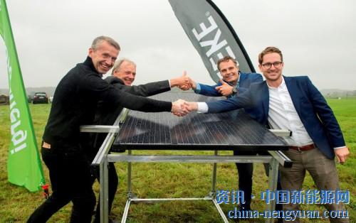                                                                                                                                                                     
	安置第一個光伏面板。照片由Anna Rehnberg提供
	

	　　瑞典電力和自動化集團ABB（VTX：ABBN）表示，發(fā)電站的建設工作本周已經(jīng)開始，它將成為目前瑞典最大的太陽