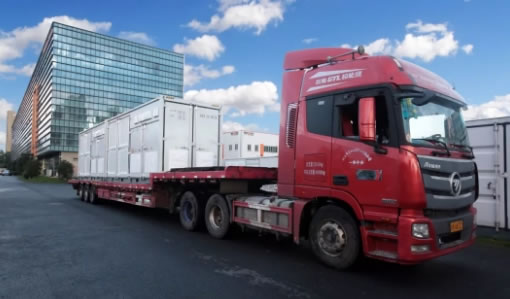                                         
	　　北美市場再傳喜訊!美國懷俄明州將建設首個大型光伏地面電站，由陽光電源提供光伏逆變器及中壓變壓器等整體解決方案。憑借先進的技術實力和優(yōu)質的服務，陽光電源在北美市場競爭中取得了不俗的表現(xiàn)，已成為北美最受歡迎的逆變器供應商之一，此次合作再次彰顯了北美市場對陽光電源的高度認可