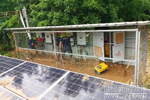  8月11日，受持續(xù)強(qiáng)降雨影響，廣東信宜多個(gè)鄉(xiāng)鎮(zhèn)出現(xiàn)特大暴雨，山洪暴發(fā)，導(dǎo)致山泥傾瀉，河水暴漲，山下田野、房屋、道路、水利等瞬間被摧毀，新寶鎮(zhèn)楓木村的扶貧電站被淹，損失慘重。12日，由古瑞瓦特服務(wù)工程師、流動(dòng)服務(wù)站組成的救災(zāi)戰(zhàn)隊(duì)，火速到達(dá)受災(zāi)電站現(xiàn)場(chǎng)，為其檢修