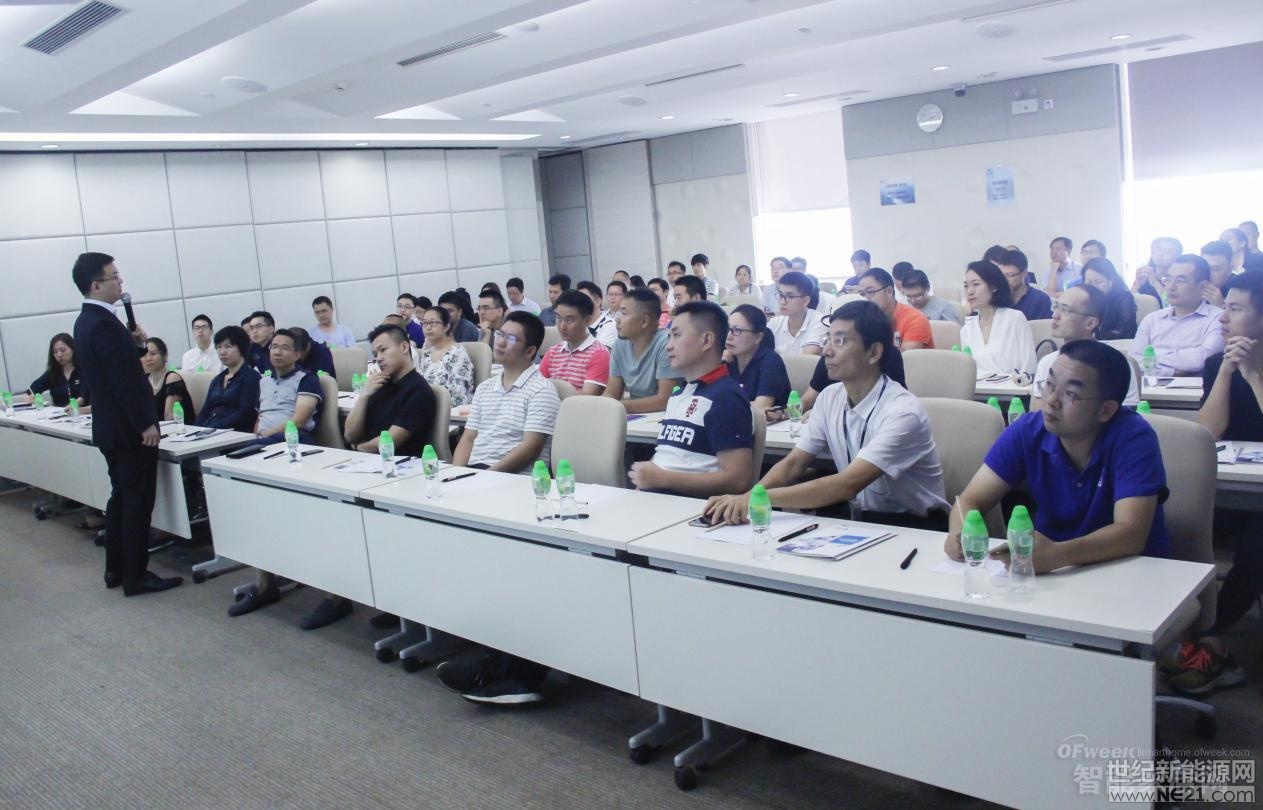 導(dǎo)讀： 2018年9月7日，長(zhǎng)江商學(xué)院市場(chǎng)營(yíng)銷學(xué)副教授李洋，在長(zhǎng)江商學(xué)院智造創(chuàng)業(yè)MBA公開課上分享了《品牌建設(shè)與精細(xì)化營(yíng)銷》，企業(yè)品牌營(yíng)銷是創(chuàng)造商業(yè)價(jià)值的第一步，當(dāng)企業(yè)找到適用于自身的品牌營(yíng)銷方式，或可建設(shè)居有長(zhǎng)久影響力的品牌。

2016年的11月，令主流媒體和大部分活躍網(wǎng)民都沒有預(yù)料的是，一個(gè)被譽(yù)為“瘋子”的美國(guó)人擊敗了“政治老油條”希拉里，當(dāng)選為美國(guó)第45任總統(tǒng)